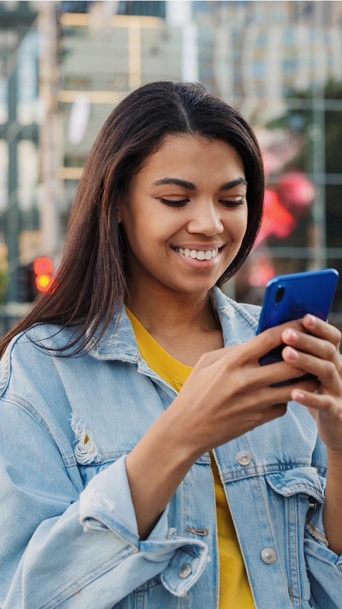 Femme sur smartphone
